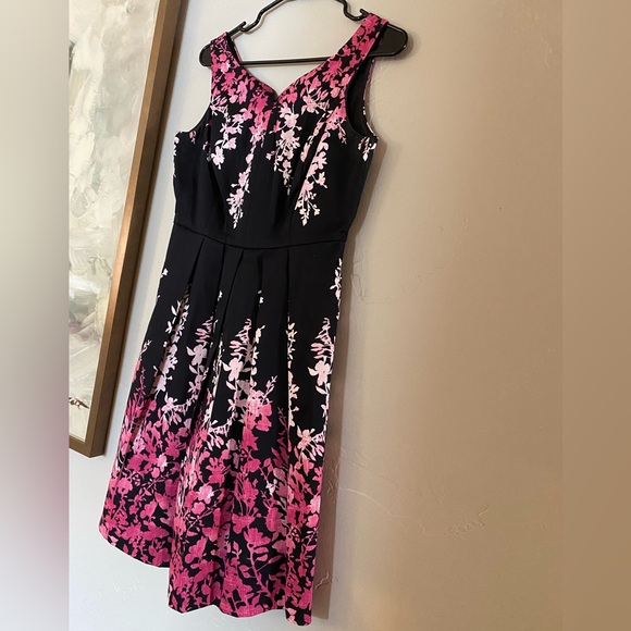 White House Black Market|4| NWT - Picture 3 of 8